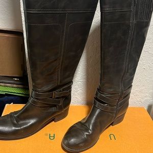 Unisa “worn” brown boots size 8